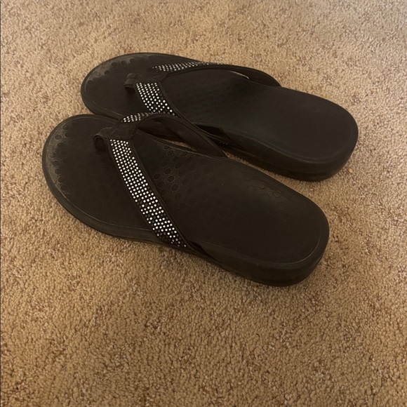 Vionic flip flops 7 - Picture 2 of 3